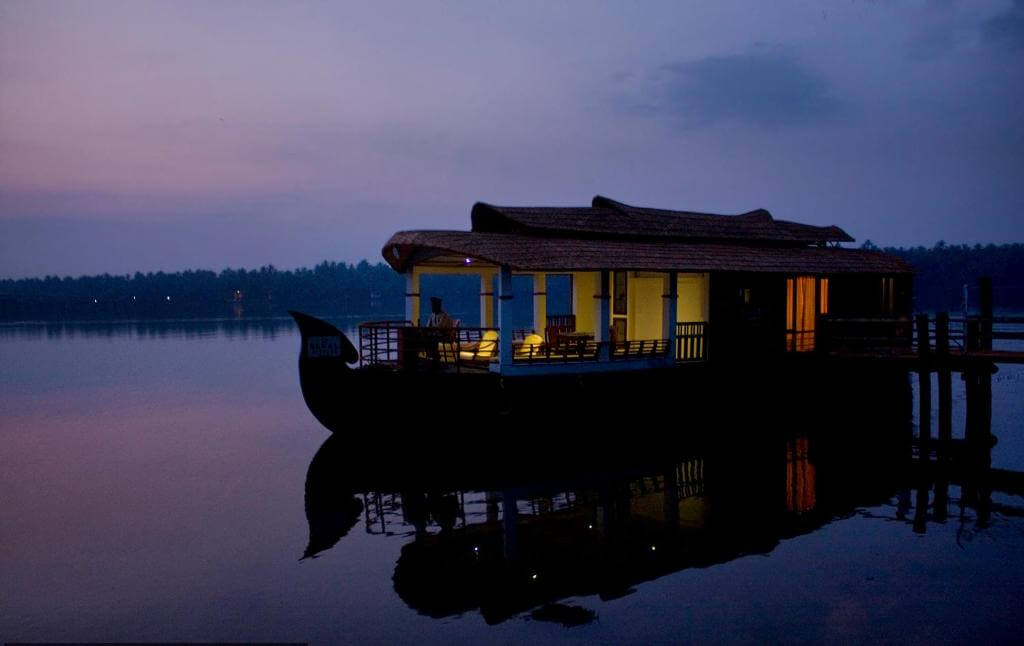 Overnight Stays on Alappuzha Houseboats: A Unique Backwater Experience