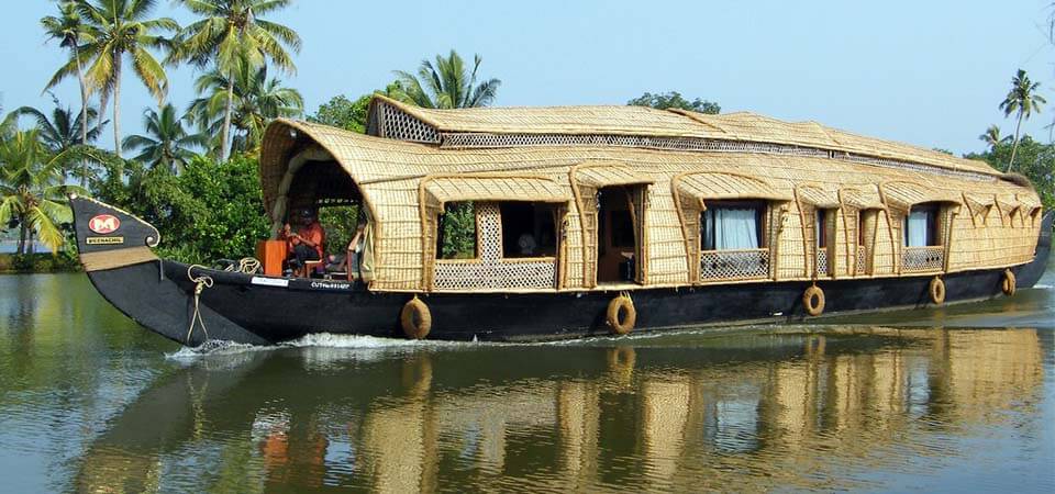 the architecture and design of Alappuzha houseboats