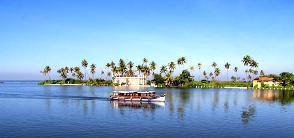 Houseboat Getaways in Alleppey for Couples