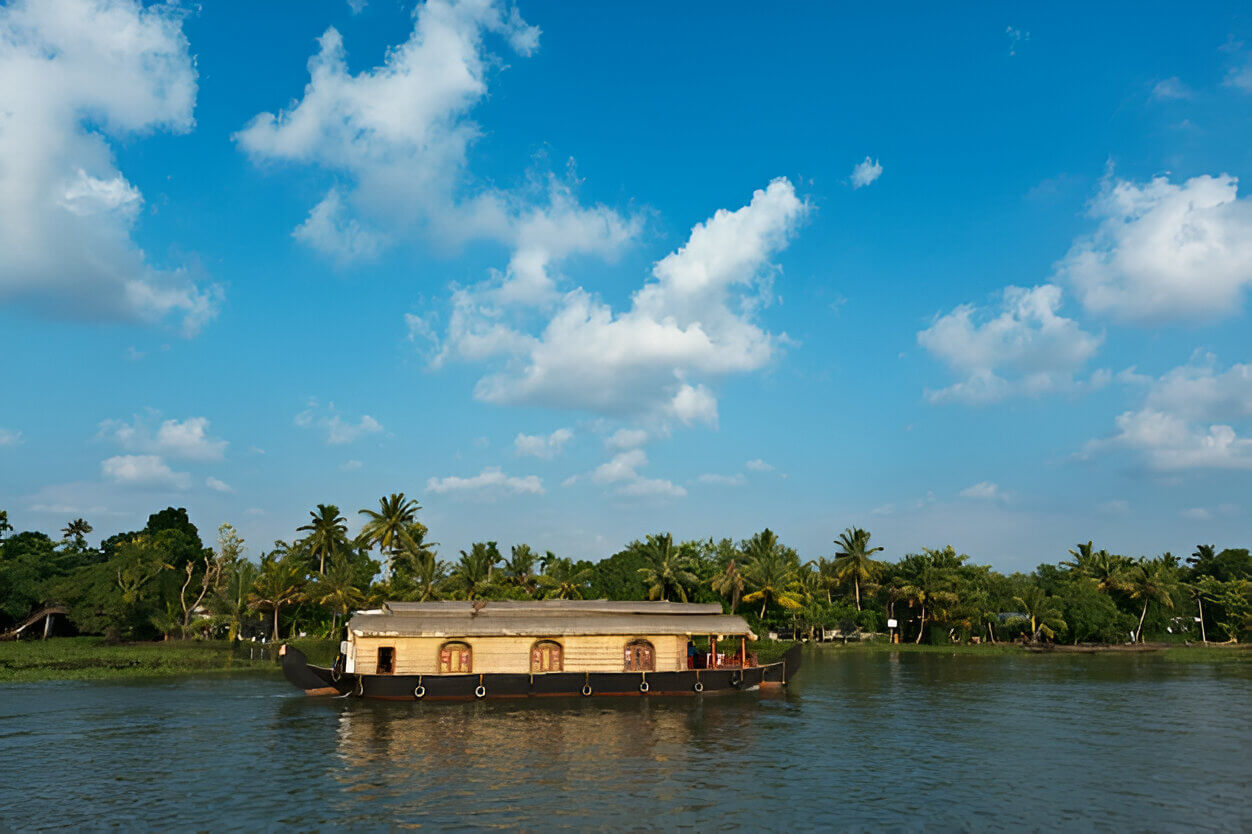 HOUSEBOAT STAY